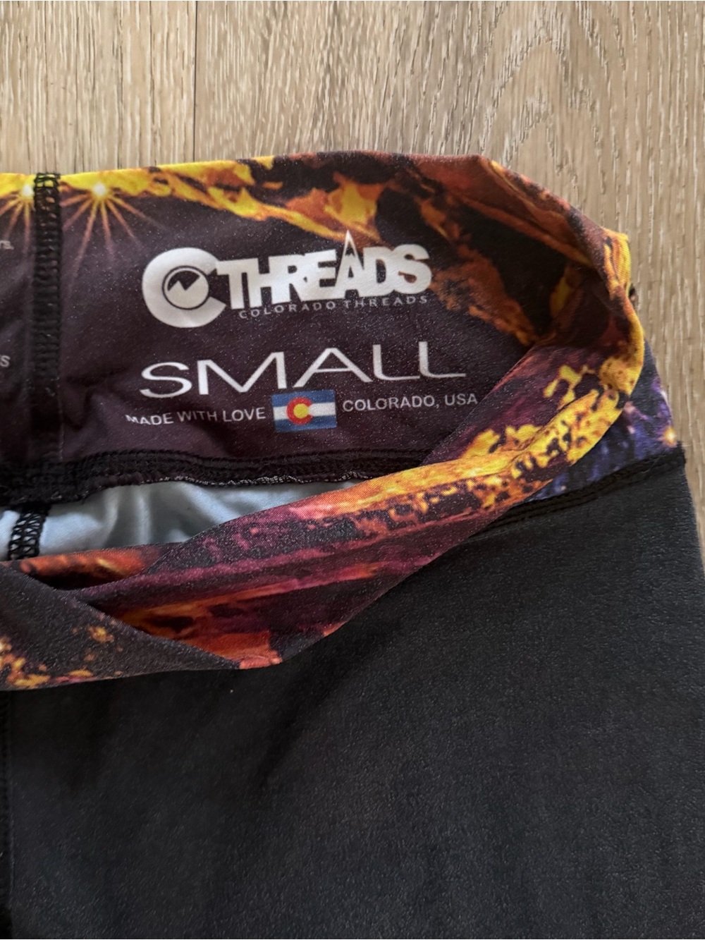 Colorado Threads- Red Rocks Leggings- Limited Addition - Picture 5 of 7